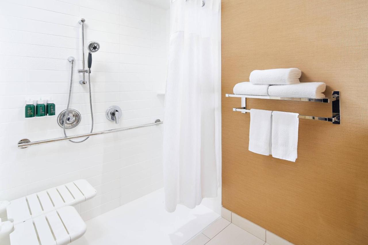 Fairfield & By Marriott Yosemite International Airport Hotel