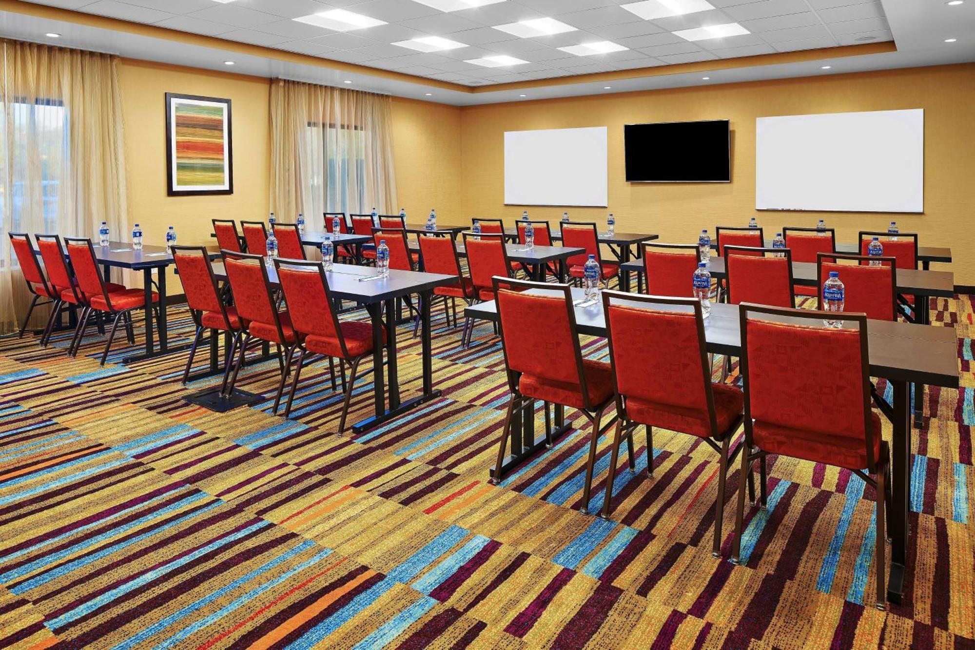 Fairfield & By Marriott Yosemite International Airport Hotel 3*