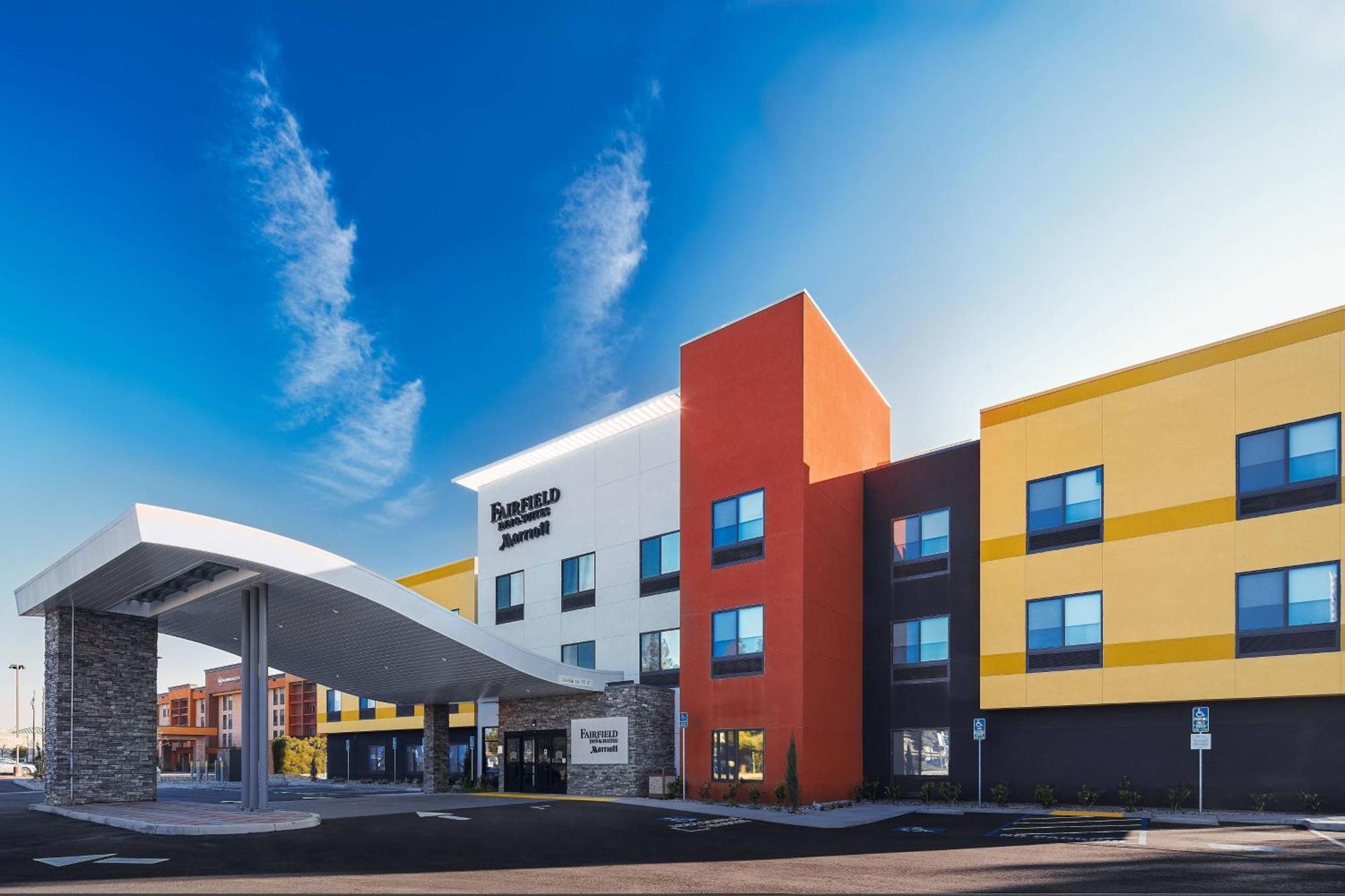 Fairfield & By Marriott Yosemite International Airport 3*