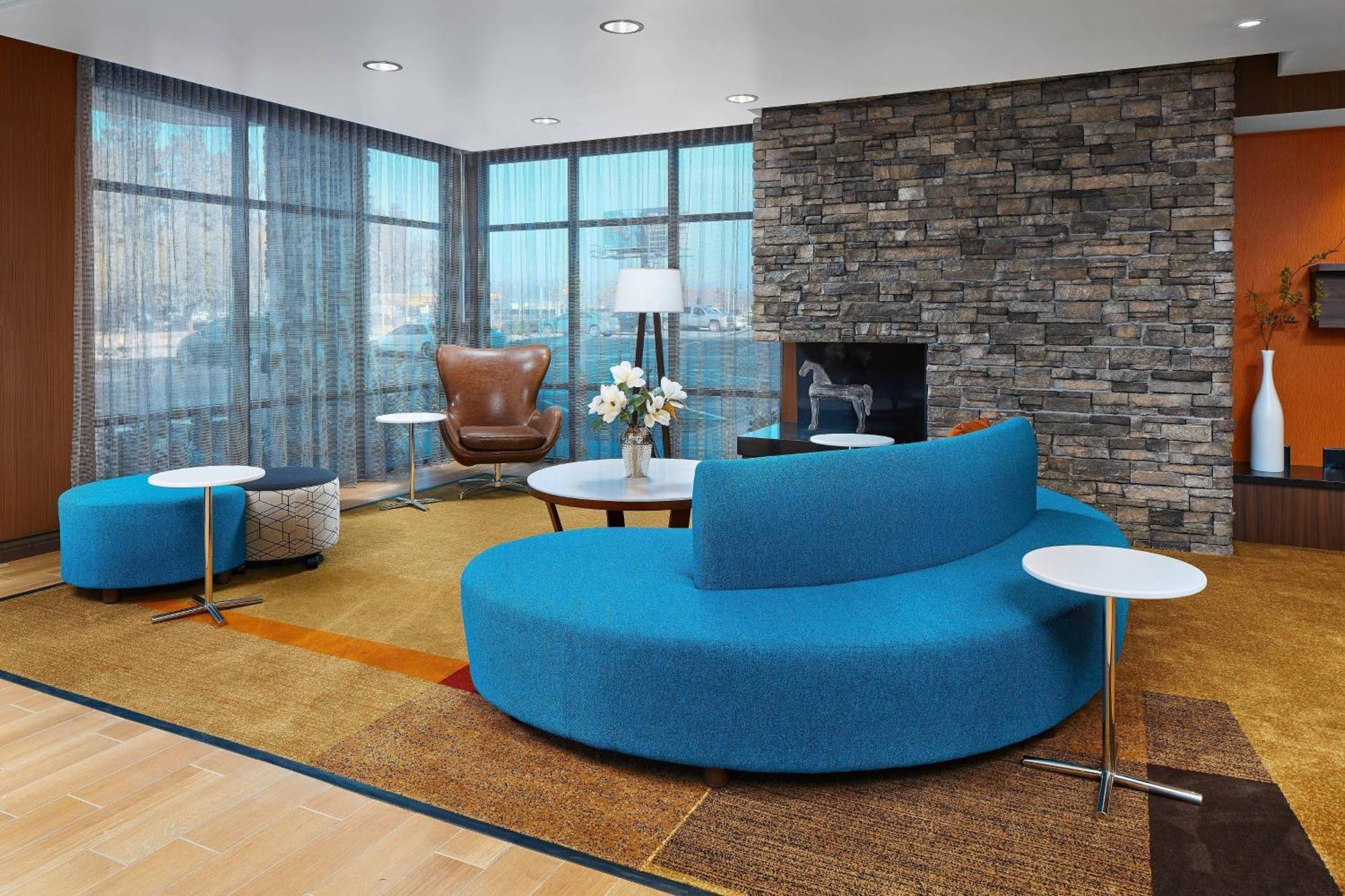 Fairfield & By Marriott Yosemite International Airport