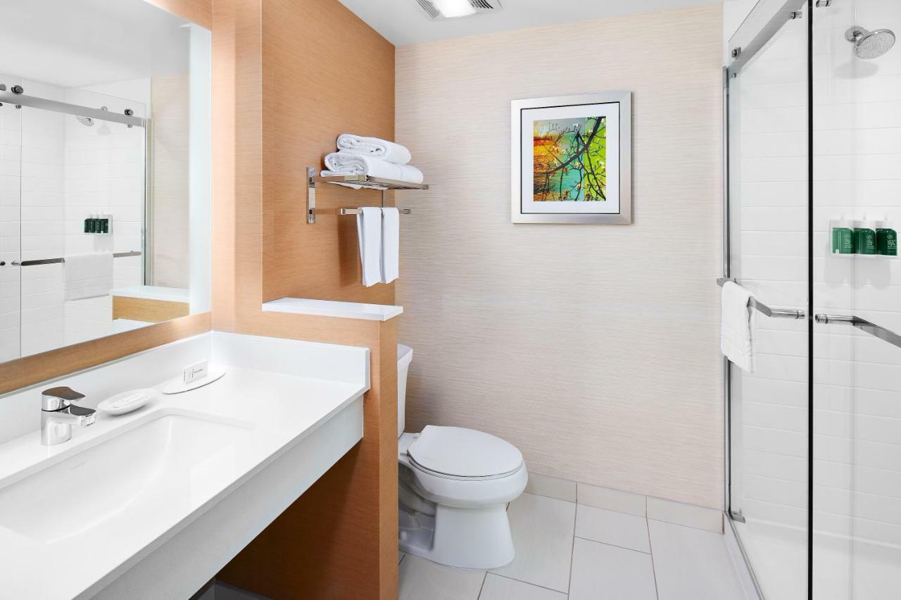 Fairfield & By Marriott Yosemite International Airport