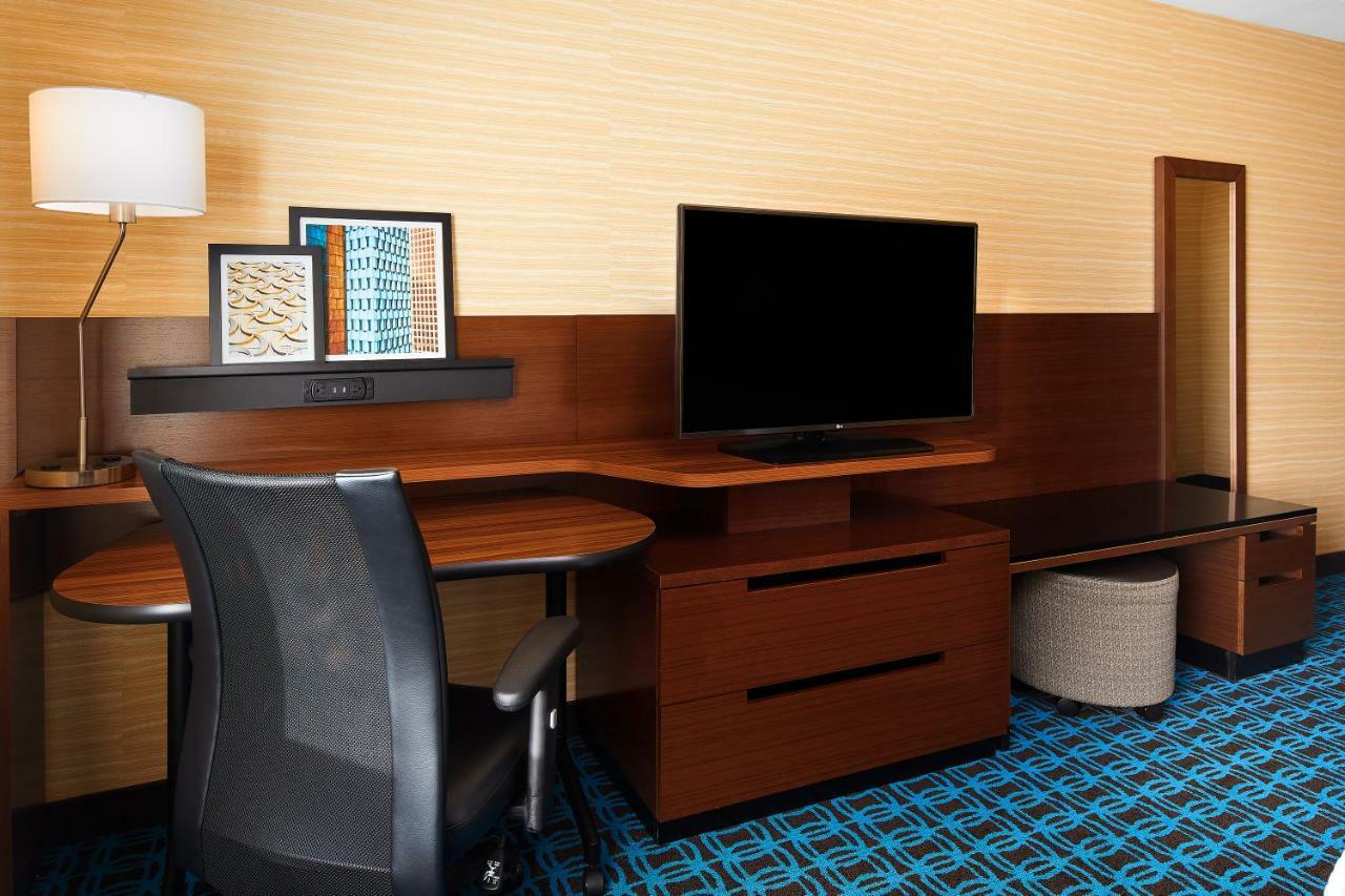 Hotel Fairfield & By Marriott Yosemite International Airport 3*
