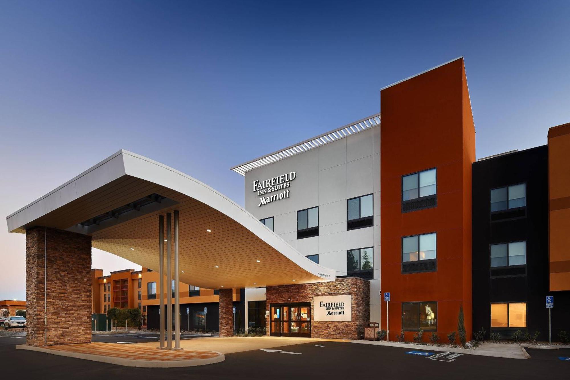 Fairfield & By Marriott Yosemite International Airport