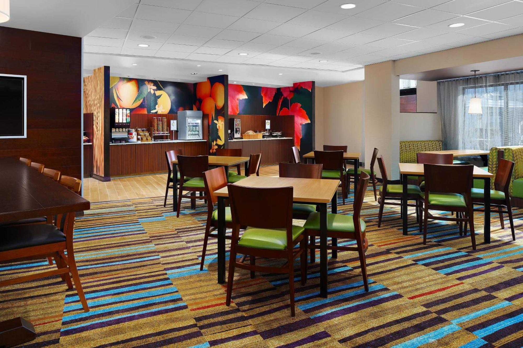 Fairfield & By Marriott Yosemite International Airport Hotel 3*