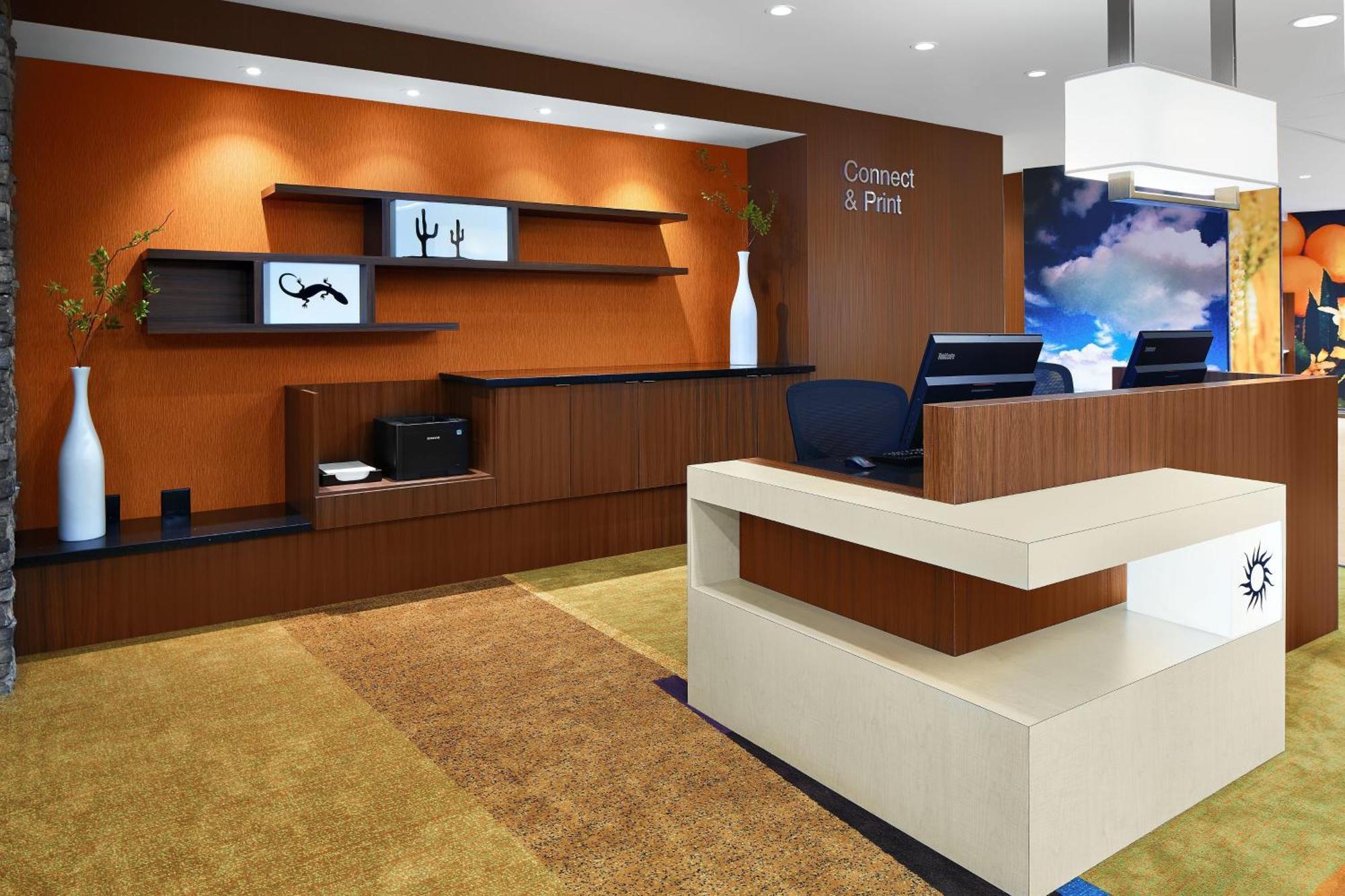 Hotel Fairfield & By Marriott Yosemite International Airport 3*